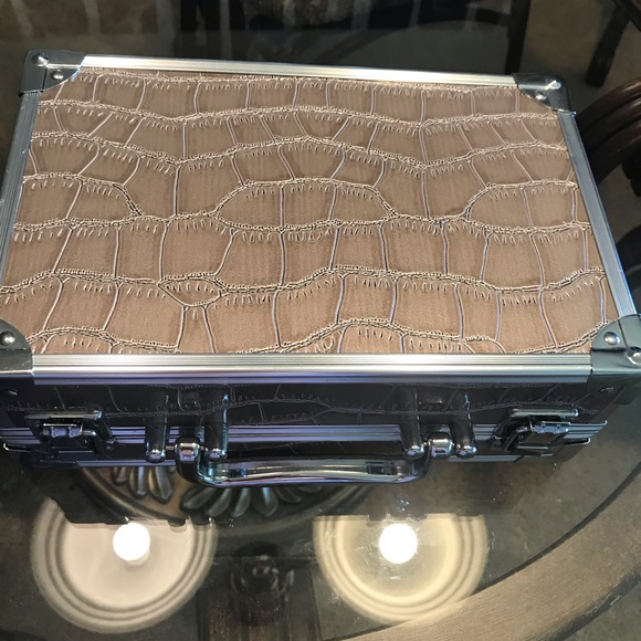 The Color Workshop Manicure Set - Picture 6 of 6